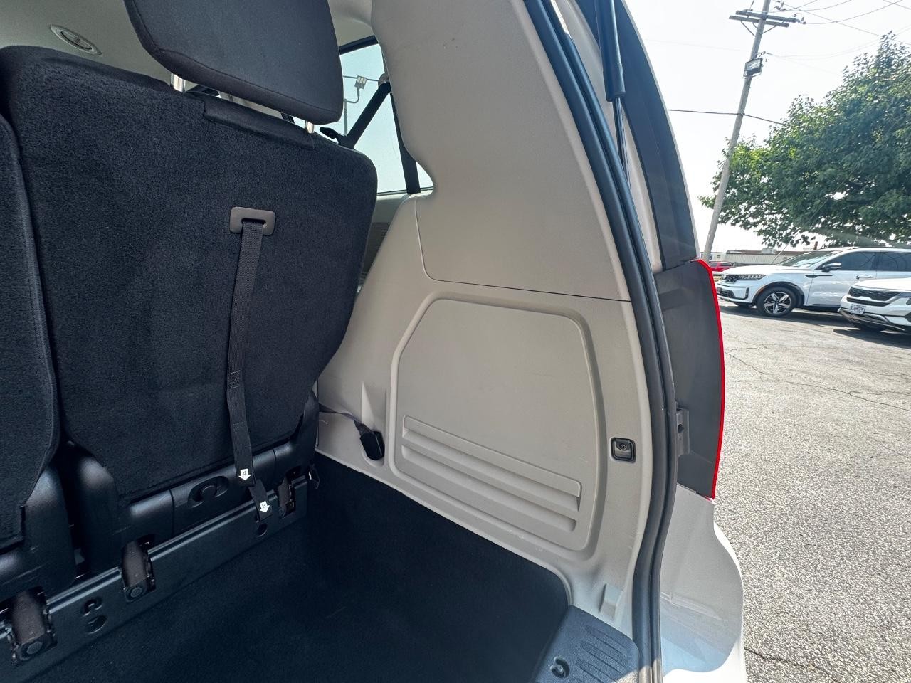 Dodge Grand Caravan Vehicle Full-screen Gallery Image 15