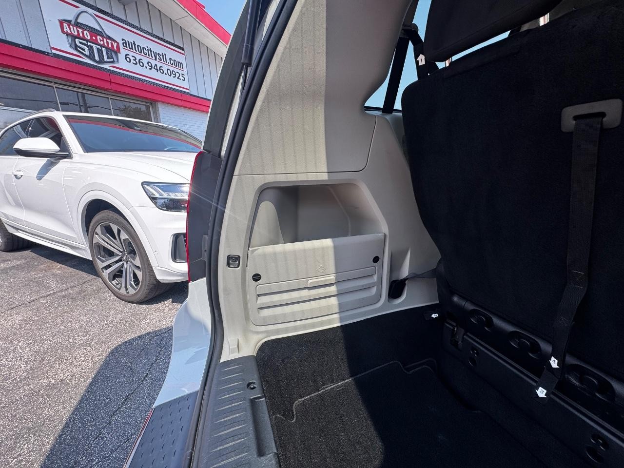 Dodge Grand Caravan Vehicle Full-screen Gallery Image 16