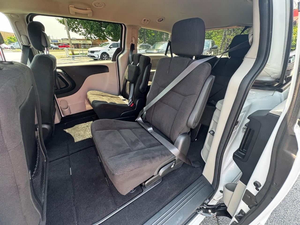 Dodge Grand Caravan Vehicle Full-screen Gallery Image 17