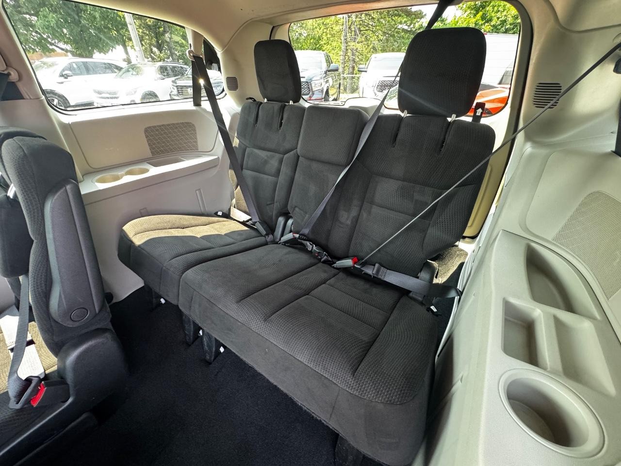 Dodge Grand Caravan Vehicle Full-screen Gallery Image 18