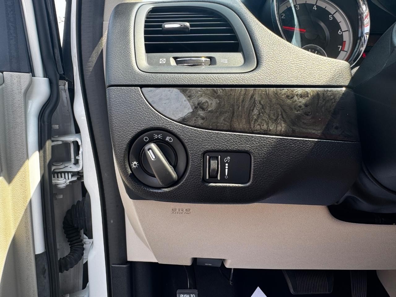 Dodge Grand Caravan Vehicle Full-screen Gallery Image 21