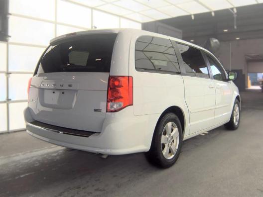 Dodge Grand Caravan Vehicle Full-screen Gallery Image 04