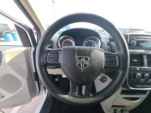 Dodge Grand Caravan Vehicle Full-screen Gallery Image 09