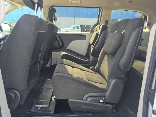 Dodge Grand Caravan Vehicle Full-screen Gallery Image 10