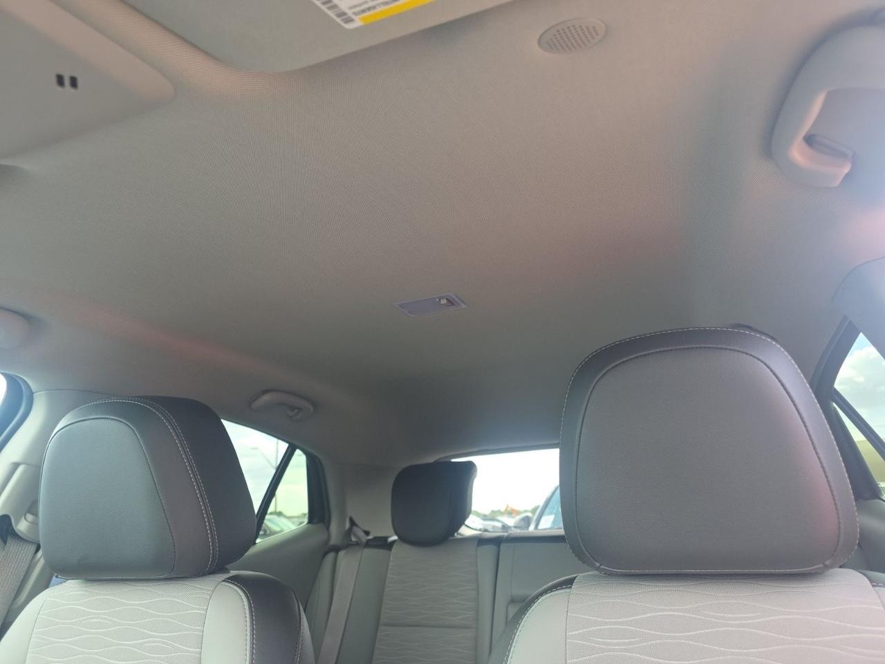 Buick Encore Vehicle Full-screen Gallery Image 16