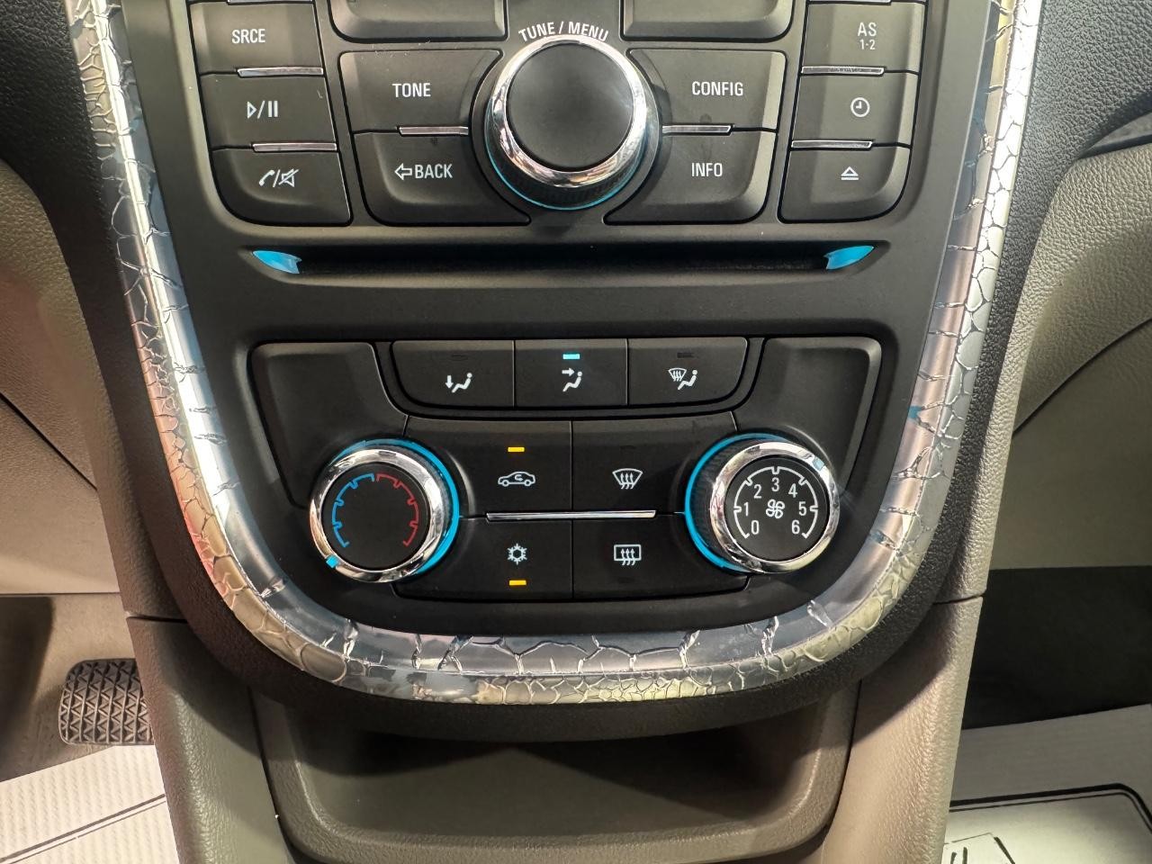 Buick Encore Vehicle Full-screen Gallery Image 22