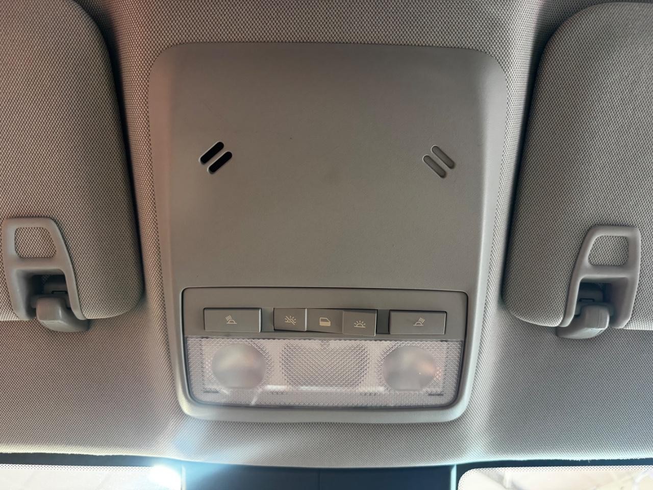 Buick Encore Vehicle Full-screen Gallery Image 24