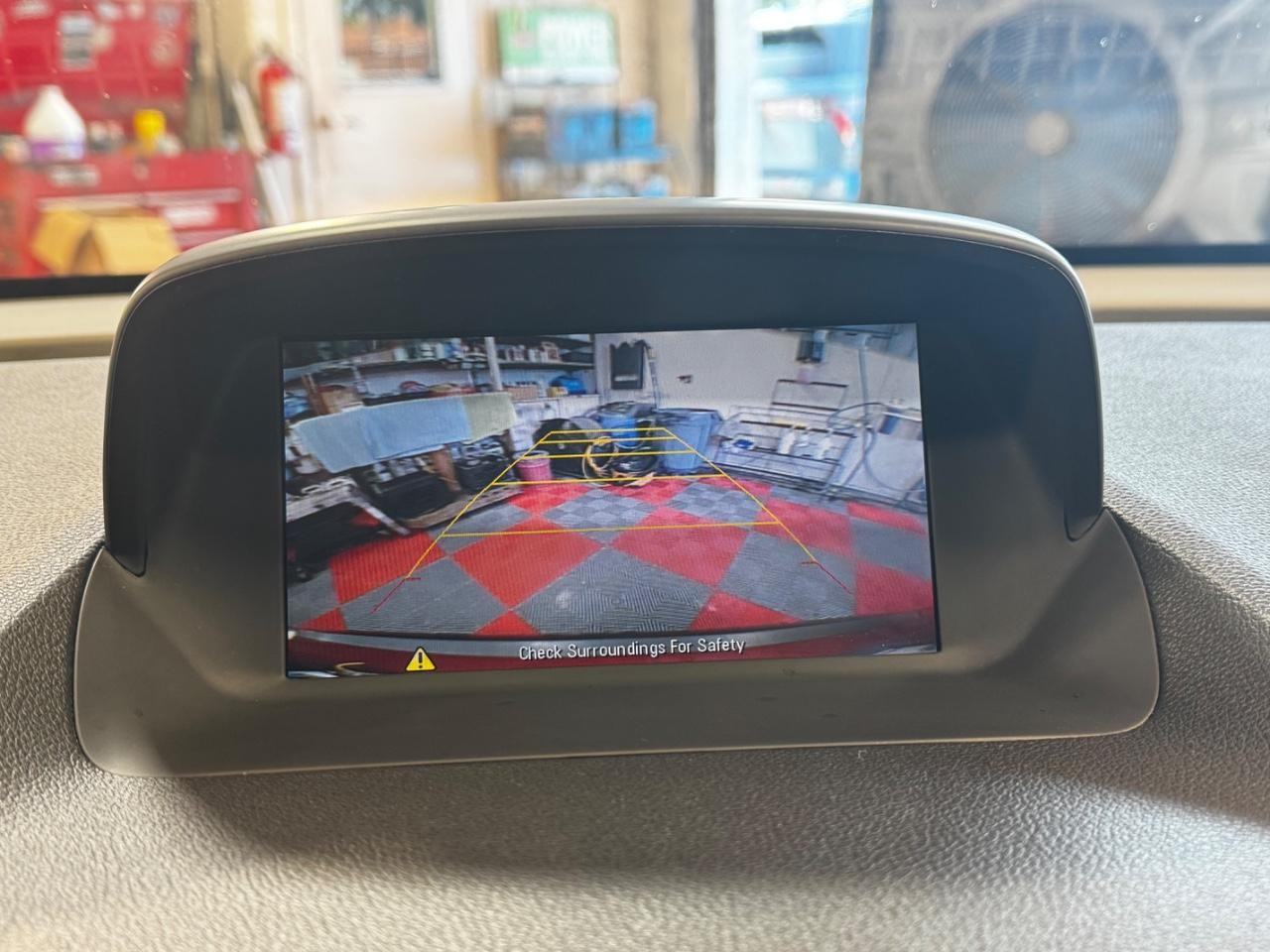 Buick Encore Vehicle Full-screen Gallery Image 25