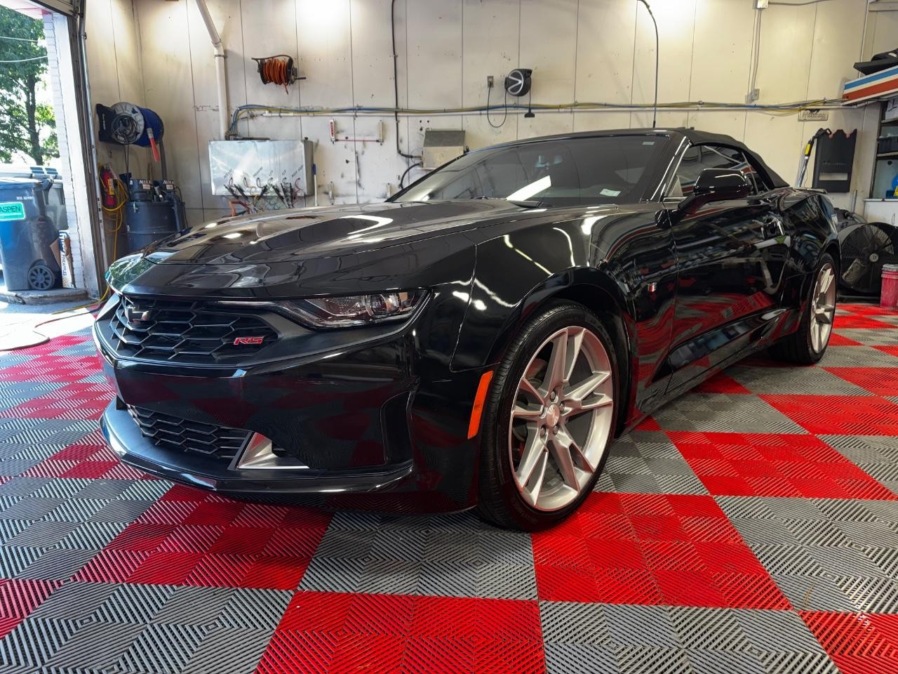Chevrolet Camaro Vehicle Full-screen Gallery Image 03