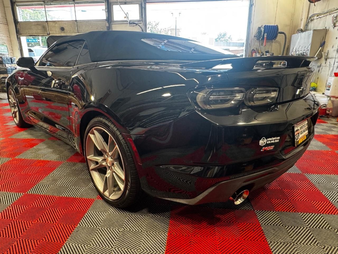 Chevrolet Camaro Vehicle Full-screen Gallery Image 05