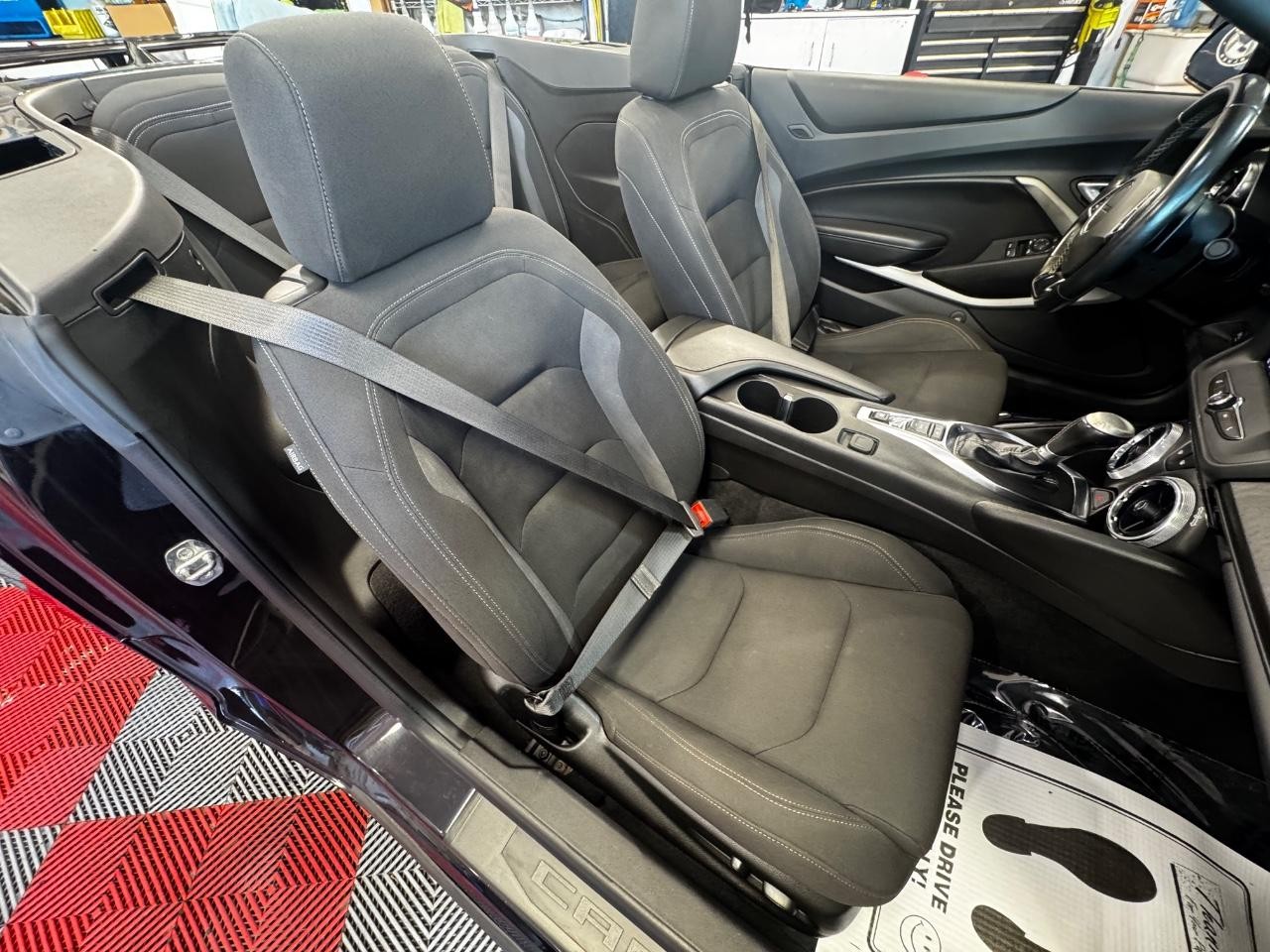 Chevrolet Camaro Vehicle Full-screen Gallery Image 14