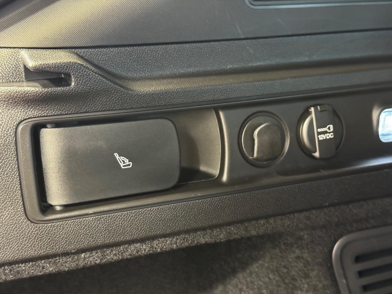 Alfa Romeo Stelvio Vehicle Full-screen Gallery Image 14