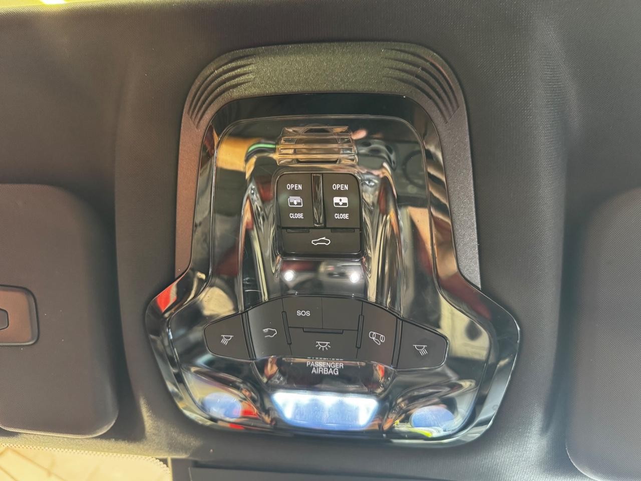 Alfa Romeo Stelvio Vehicle Full-screen Gallery Image 26