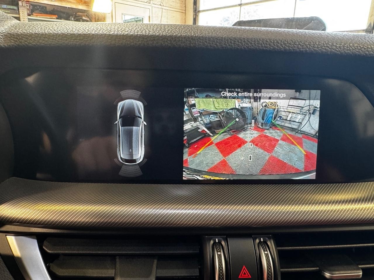 Alfa Romeo Stelvio Vehicle Full-screen Gallery Image 28