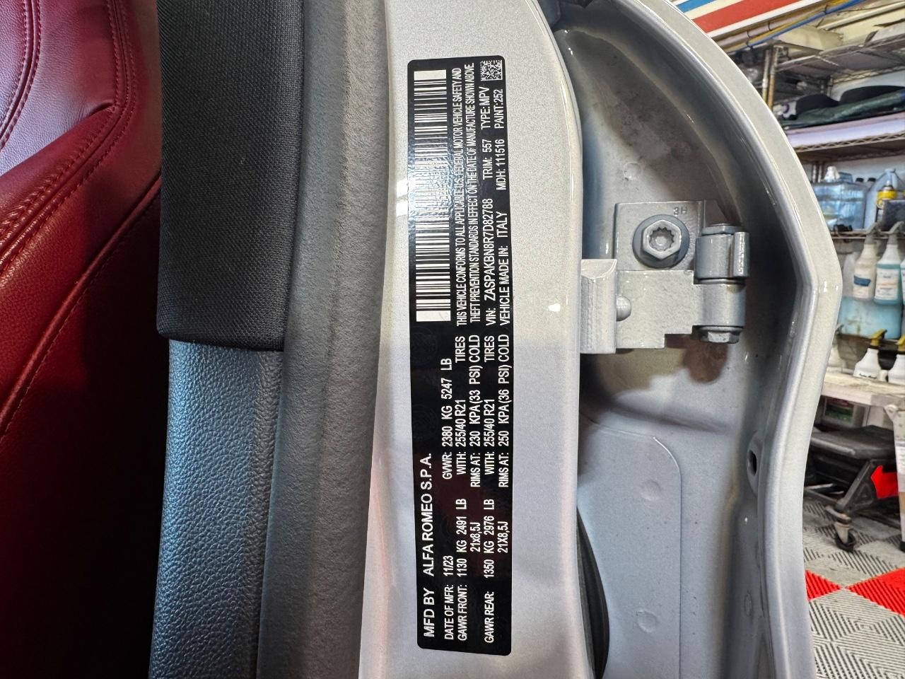 Alfa Romeo Stelvio Vehicle Full-screen Gallery Image 29