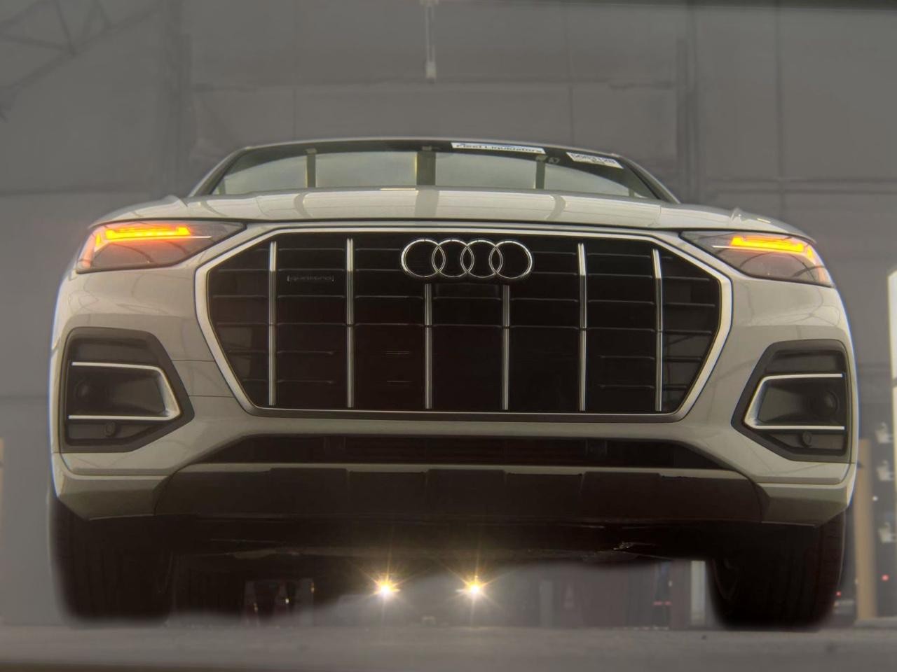 Audi Q5 Vehicle Full-screen Gallery Image 04