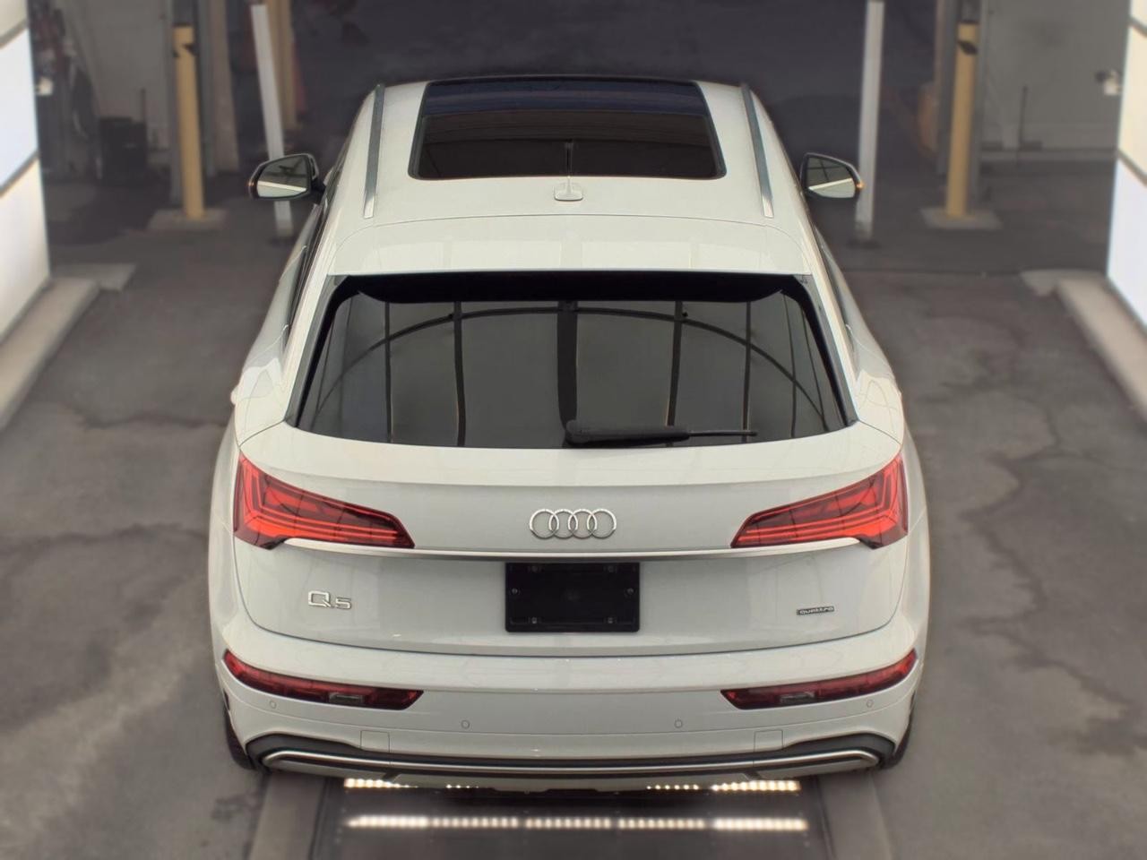 Audi Q5 Vehicle Full-screen Gallery Image 05