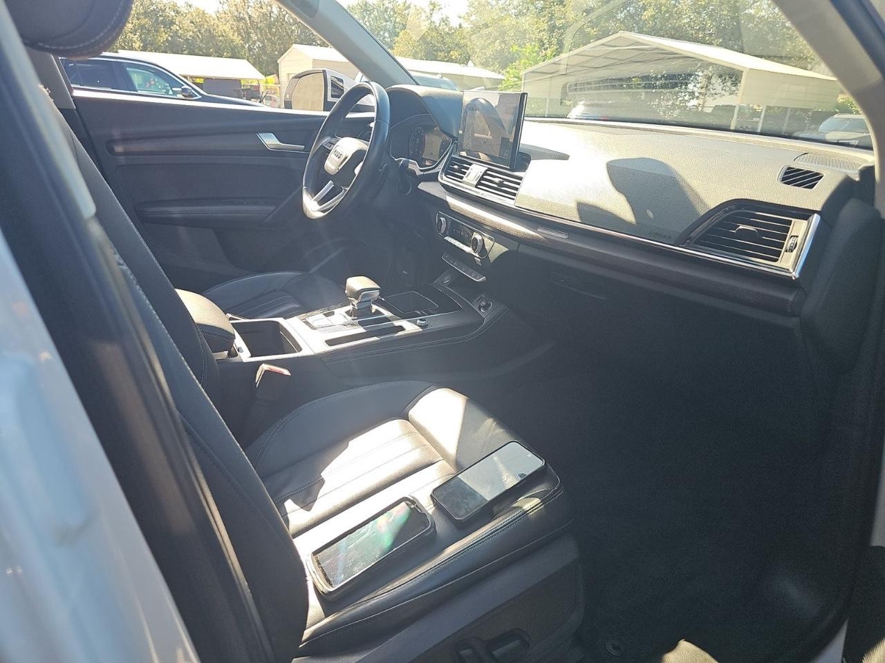 Audi Q5 Vehicle Full-screen Gallery Image 09