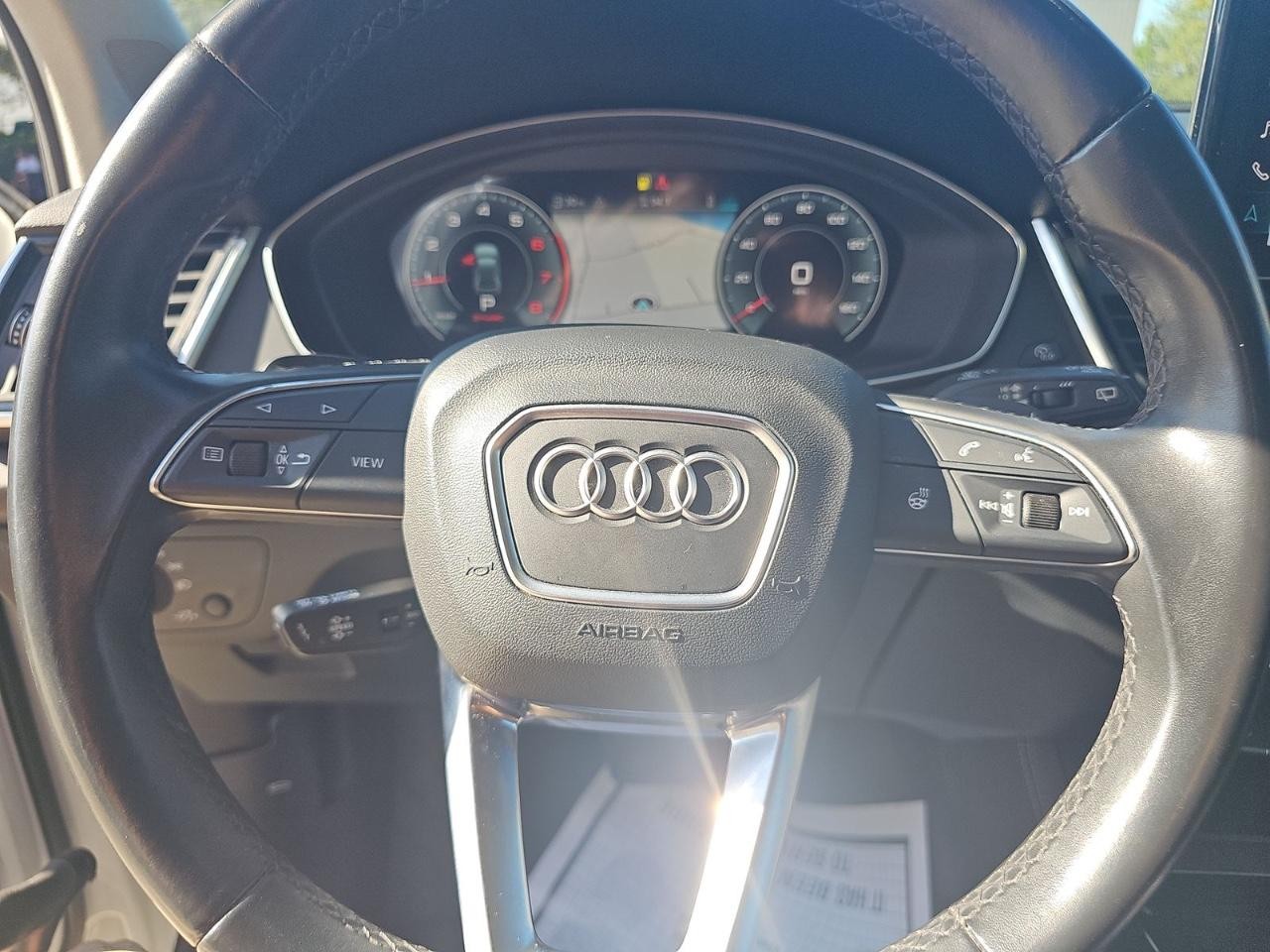 Audi Q5 Vehicle Full-screen Gallery Image 13