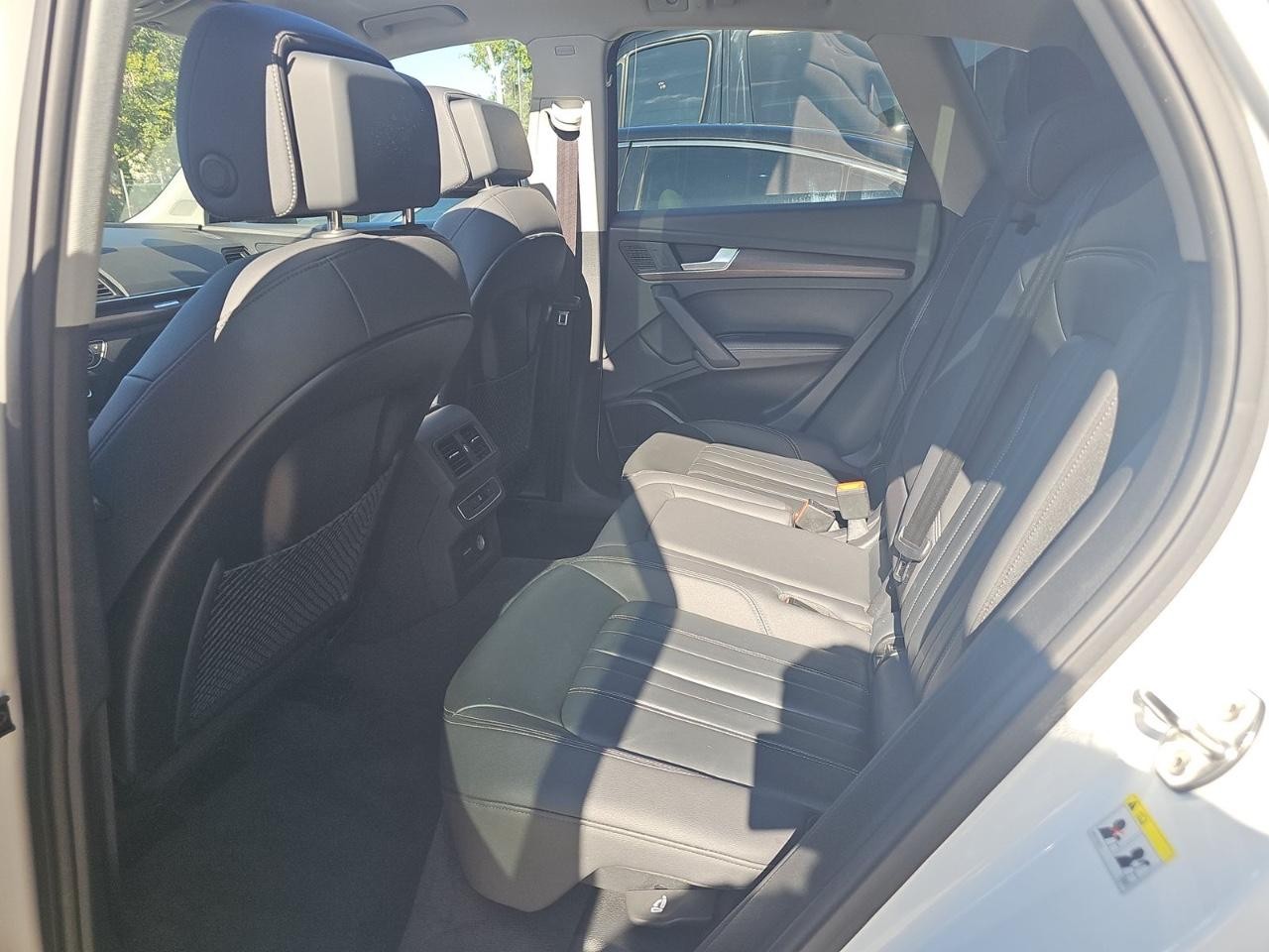 Audi Q5 Vehicle Full-screen Gallery Image 16