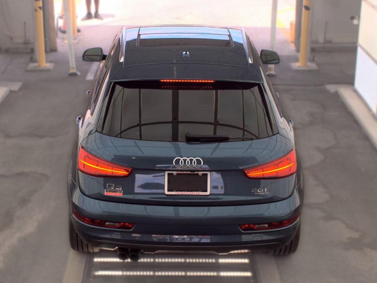 Audi Q3 Vehicle Full-screen Gallery Image 07