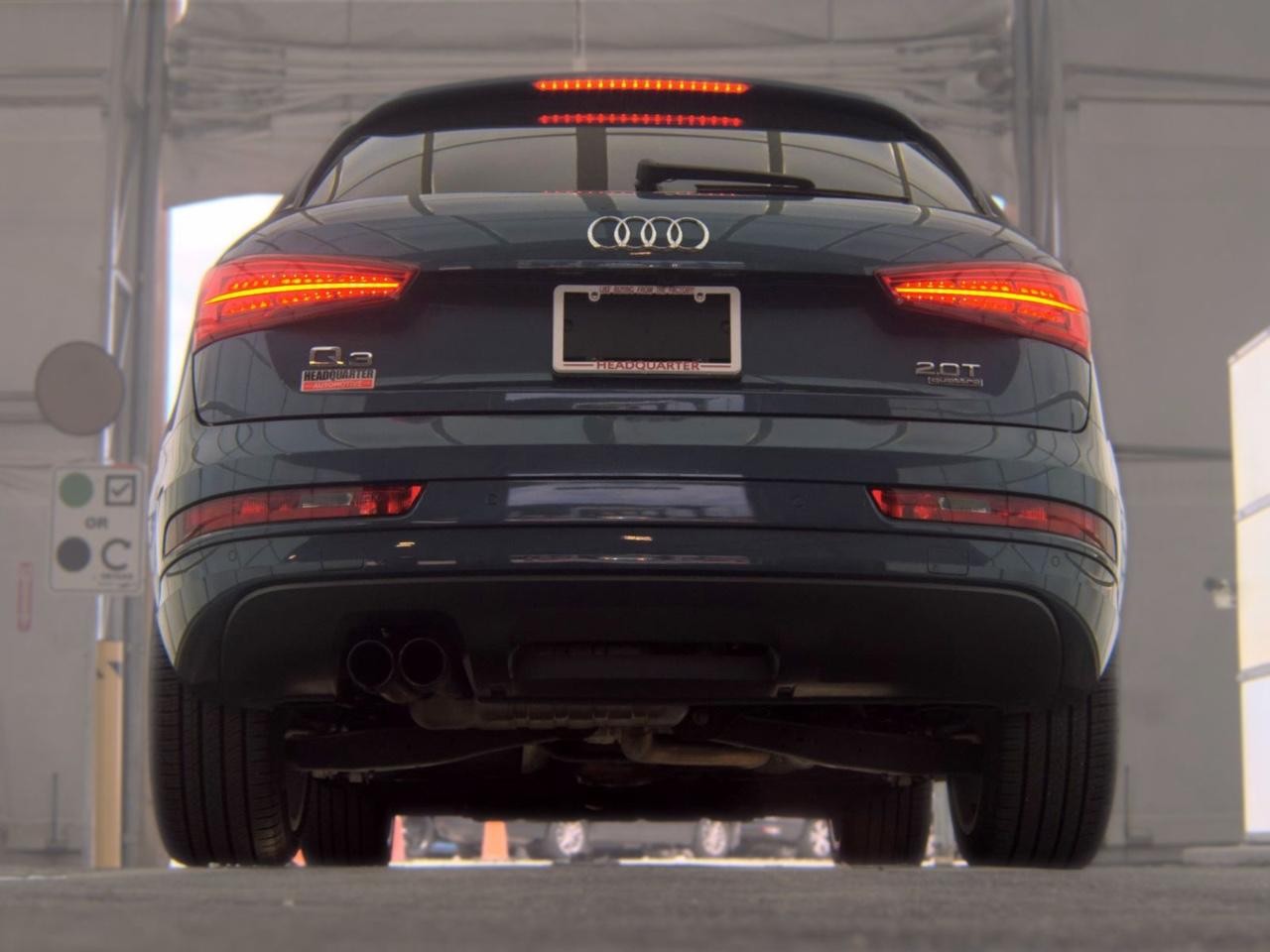 Audi Q3 Vehicle Full-screen Gallery Image 08