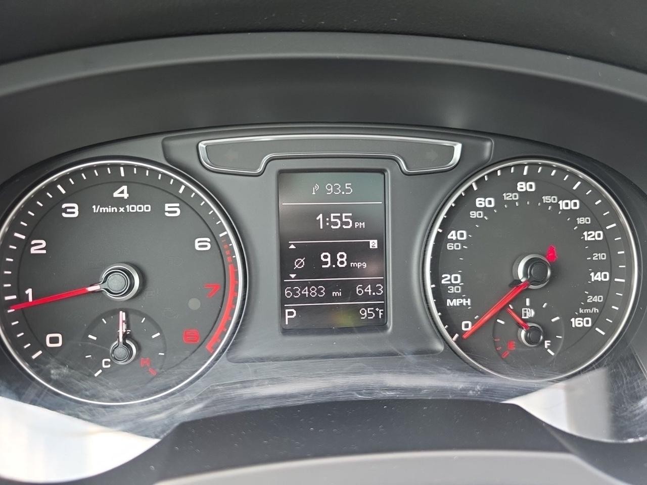 Audi Q3 Vehicle Full-screen Gallery Image 12