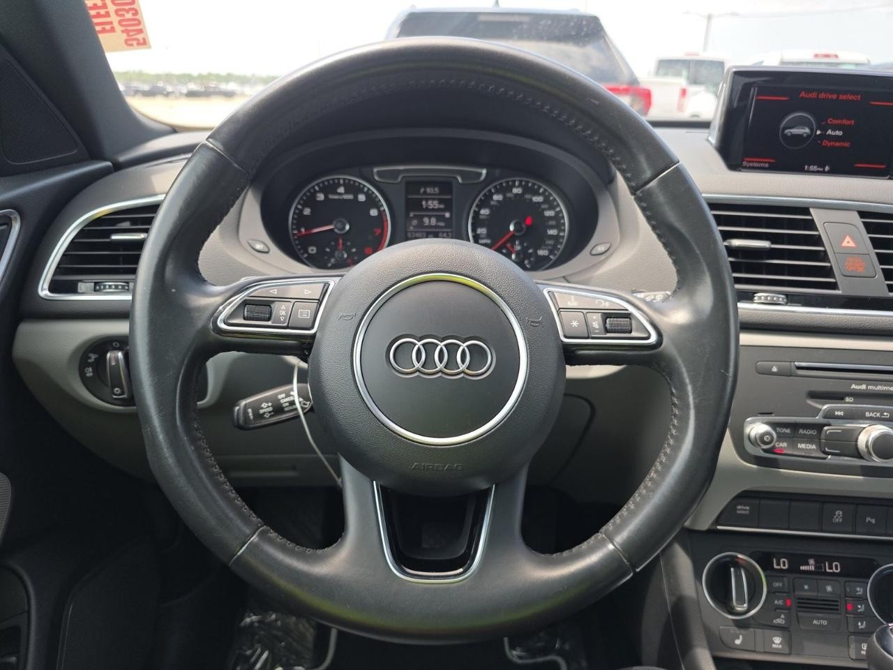 Audi Q3 Vehicle Full-screen Gallery Image 14