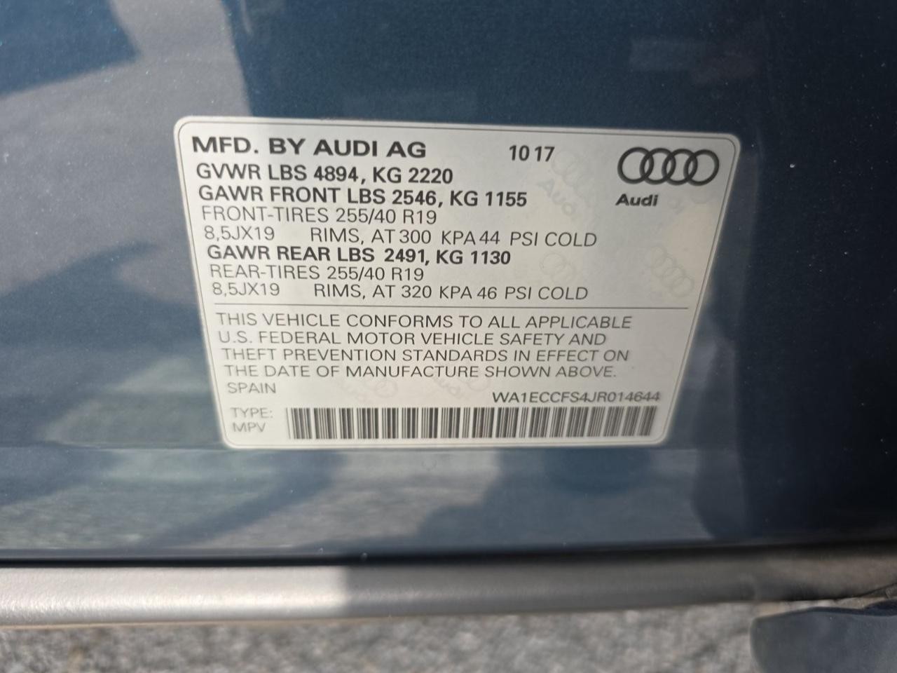 Audi Q3 Vehicle Full-screen Gallery Image 15