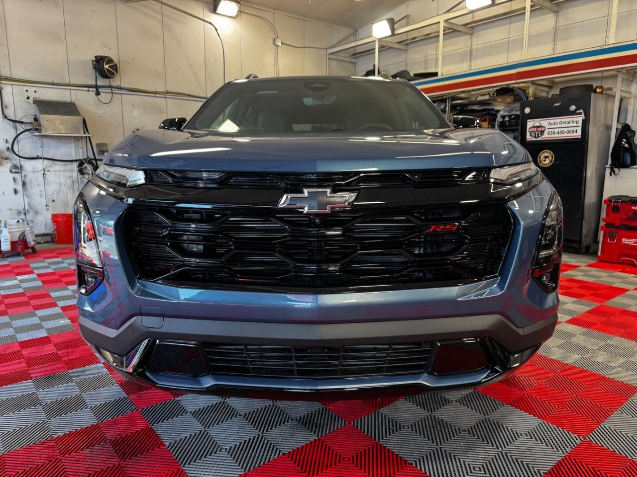 Chevrolet Equinox Vehicle Full-screen Gallery Image 02
