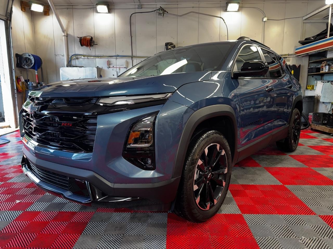 Chevrolet Equinox Vehicle Full-screen Gallery Image 03