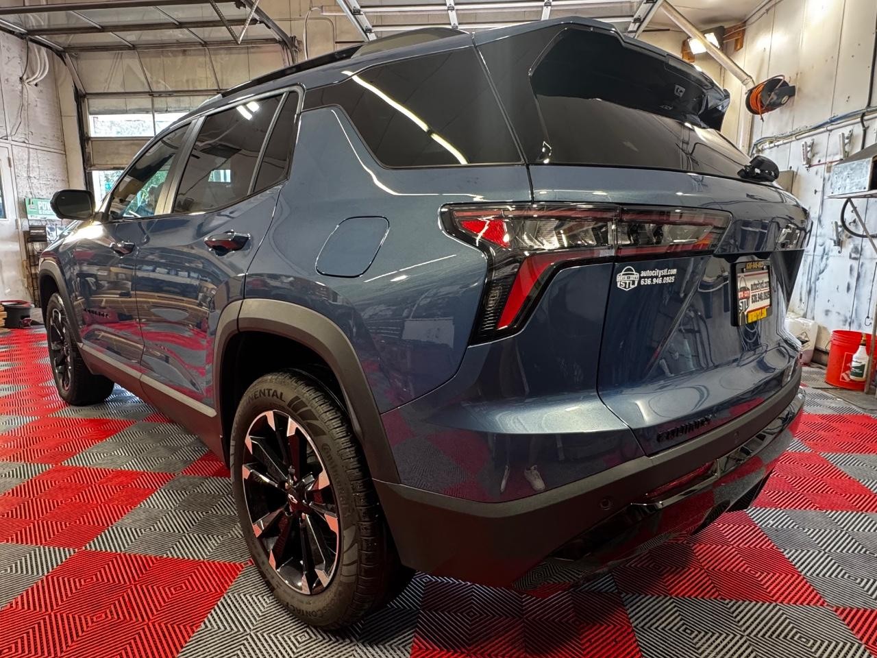 Chevrolet Equinox Vehicle Full-screen Gallery Image 05