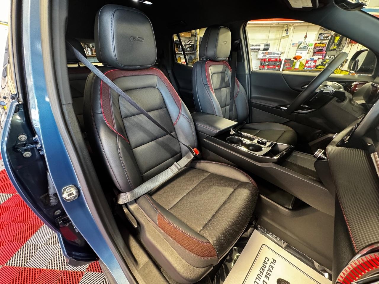 Chevrolet Equinox Vehicle Full-screen Gallery Image 09