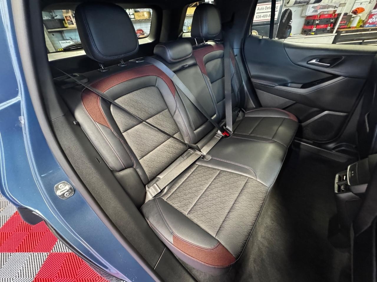 Chevrolet Equinox Vehicle Full-screen Gallery Image 10