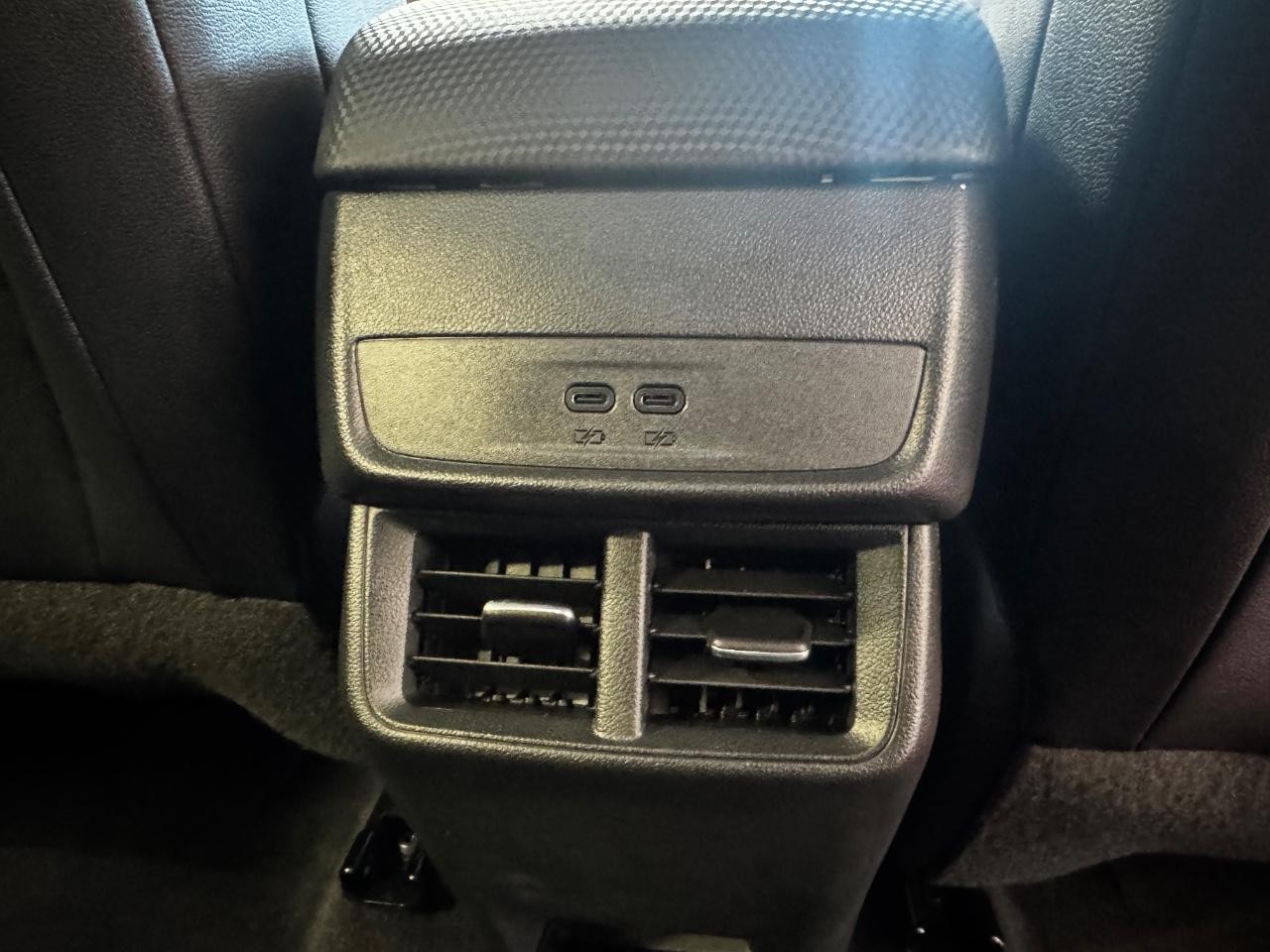 Chevrolet Equinox Vehicle Full-screen Gallery Image 11