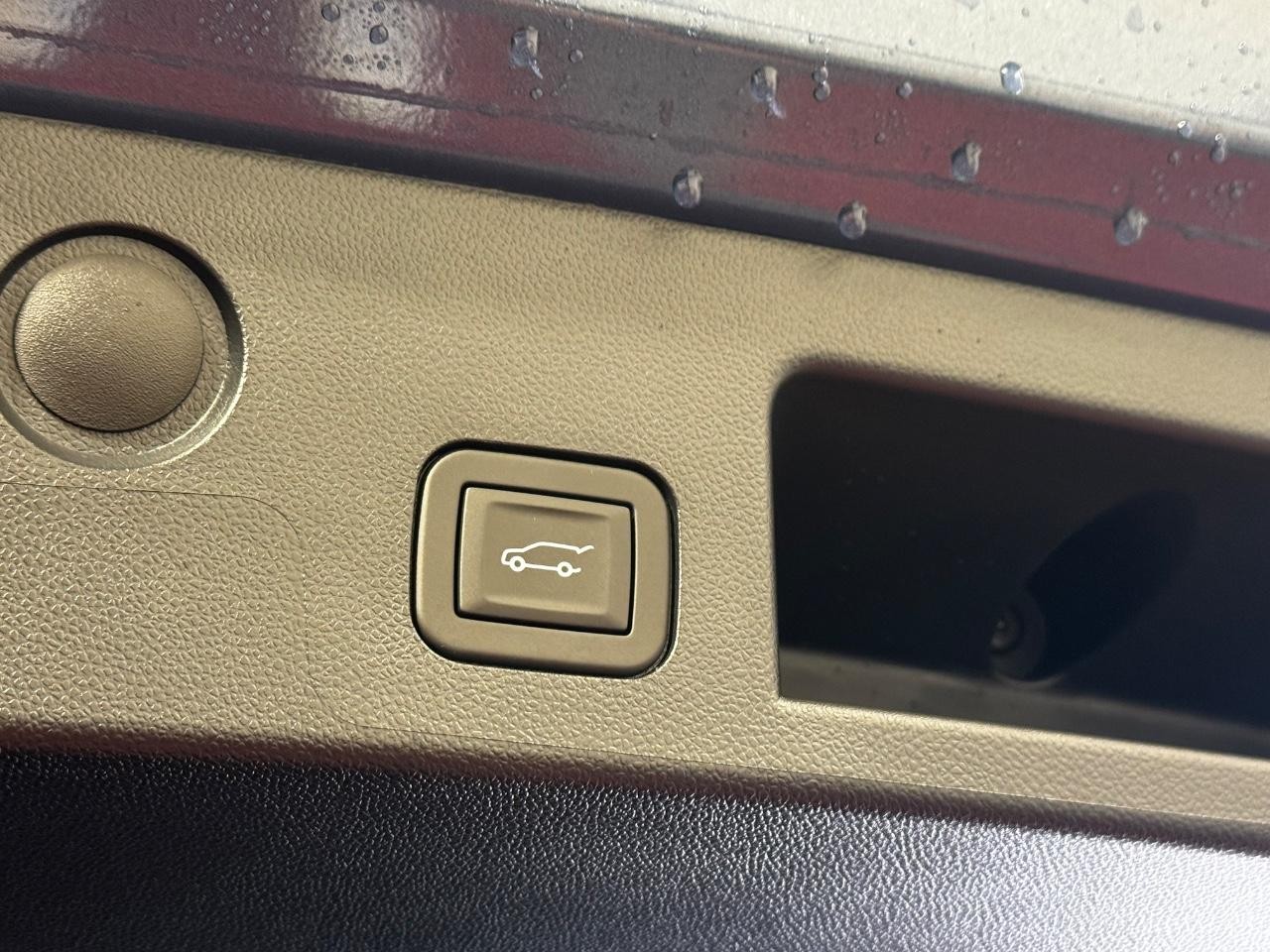 Chevrolet Equinox Vehicle Full-screen Gallery Image 13