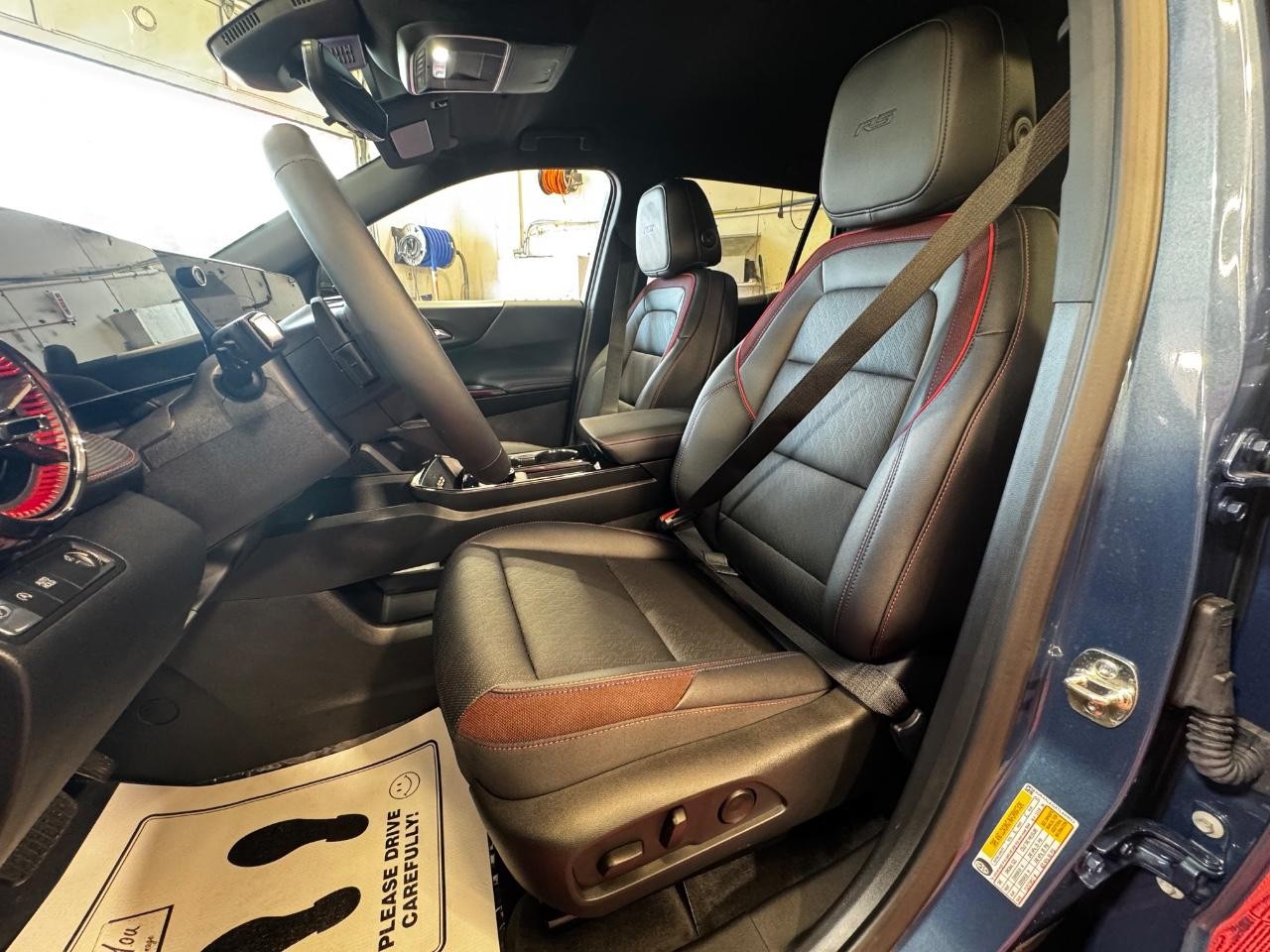 Chevrolet Equinox Vehicle Full-screen Gallery Image 16