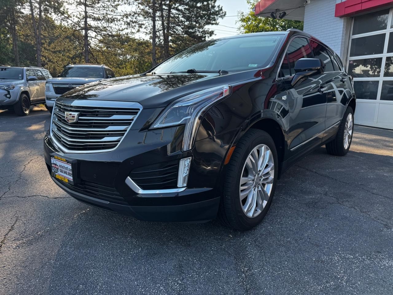 Cadillac XT5 Vehicle Full-screen Gallery Image 03