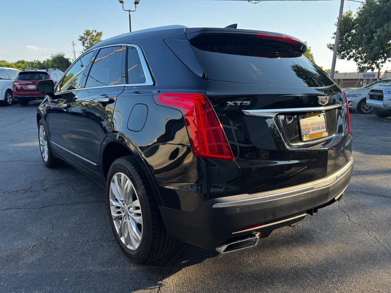 Cadillac XT5 Vehicle Full-screen Gallery Image 05