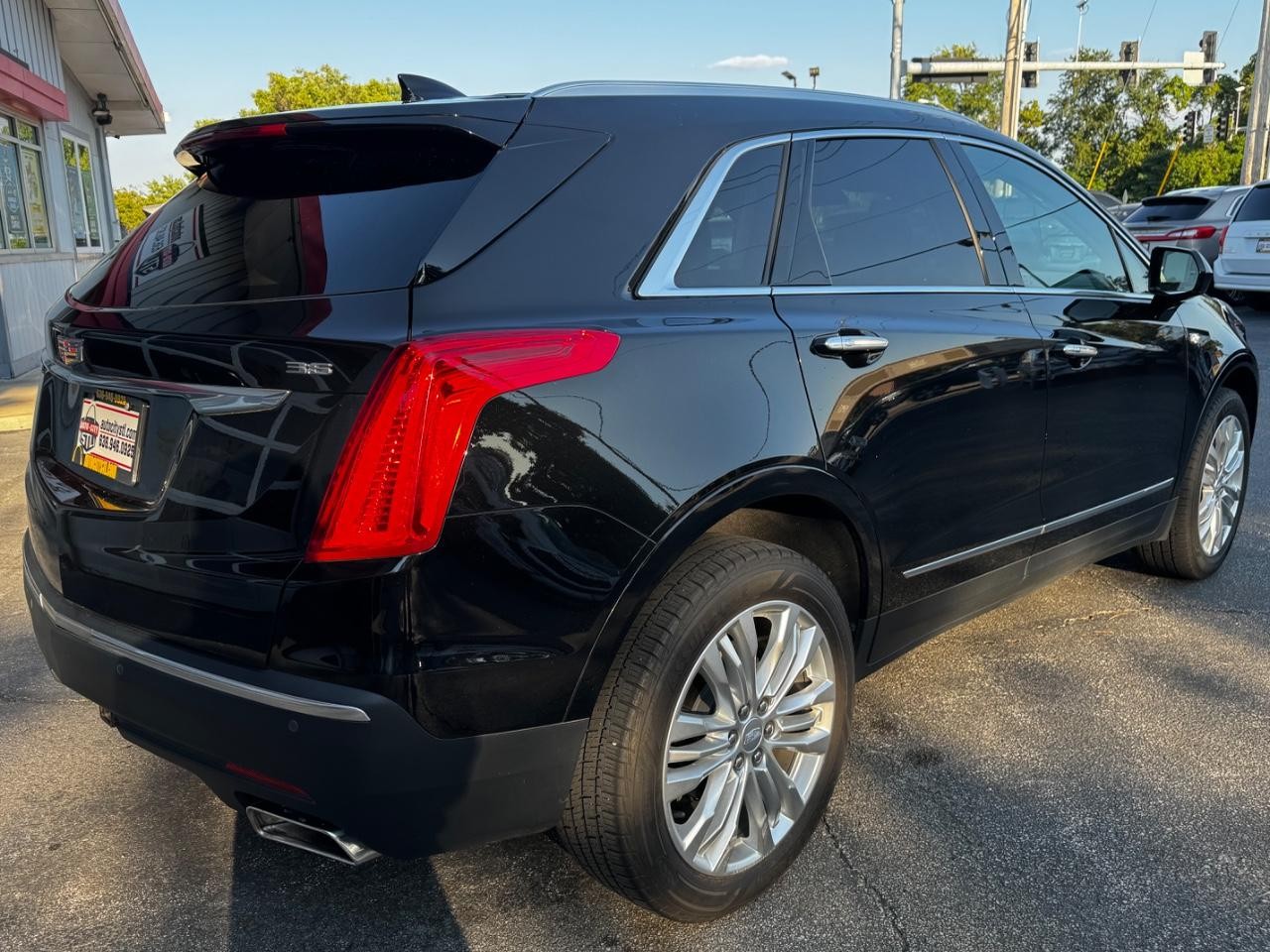 Cadillac XT5 Vehicle Full-screen Gallery Image 07