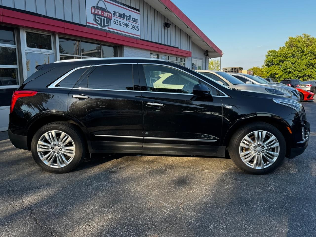 Cadillac XT5 Vehicle Full-screen Gallery Image 08