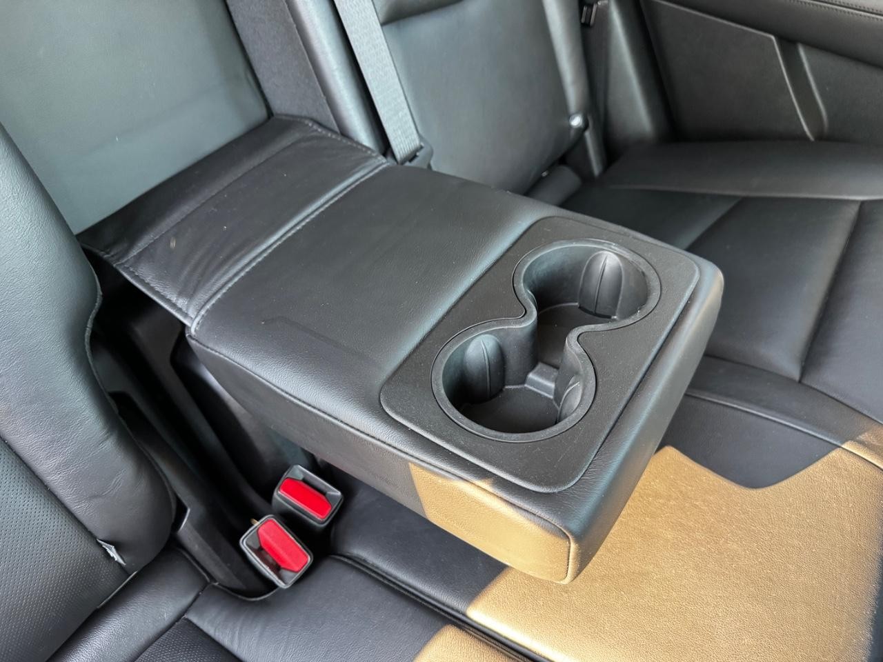 Cadillac XT5 Vehicle Full-screen Gallery Image 12