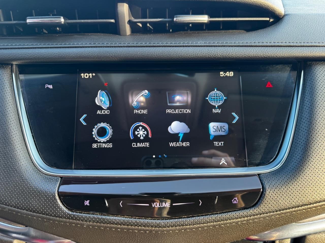 Cadillac XT5 Vehicle Full-screen Gallery Image 21