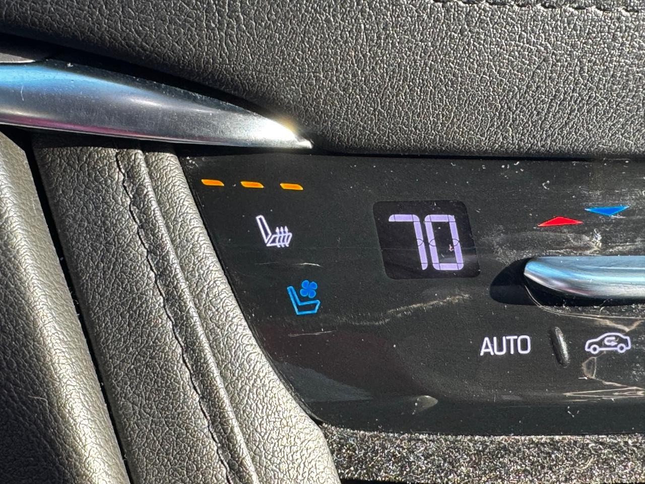 Cadillac XT5 Vehicle Full-screen Gallery Image 23