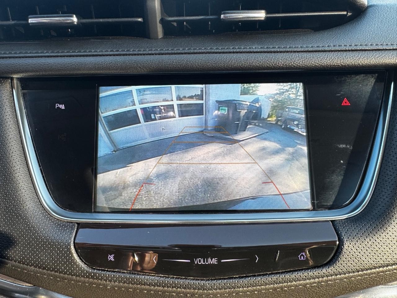 Cadillac XT5 Vehicle Full-screen Gallery Image 28