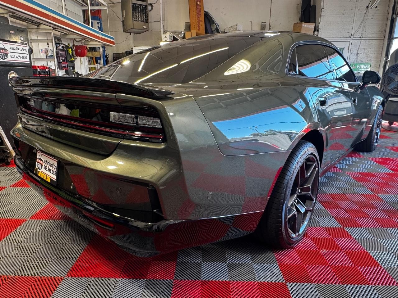 Dodge Charger Vehicle Full-screen Gallery Image 10