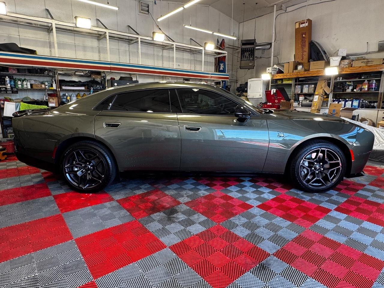 Dodge Charger Vehicle Full-screen Gallery Image 11