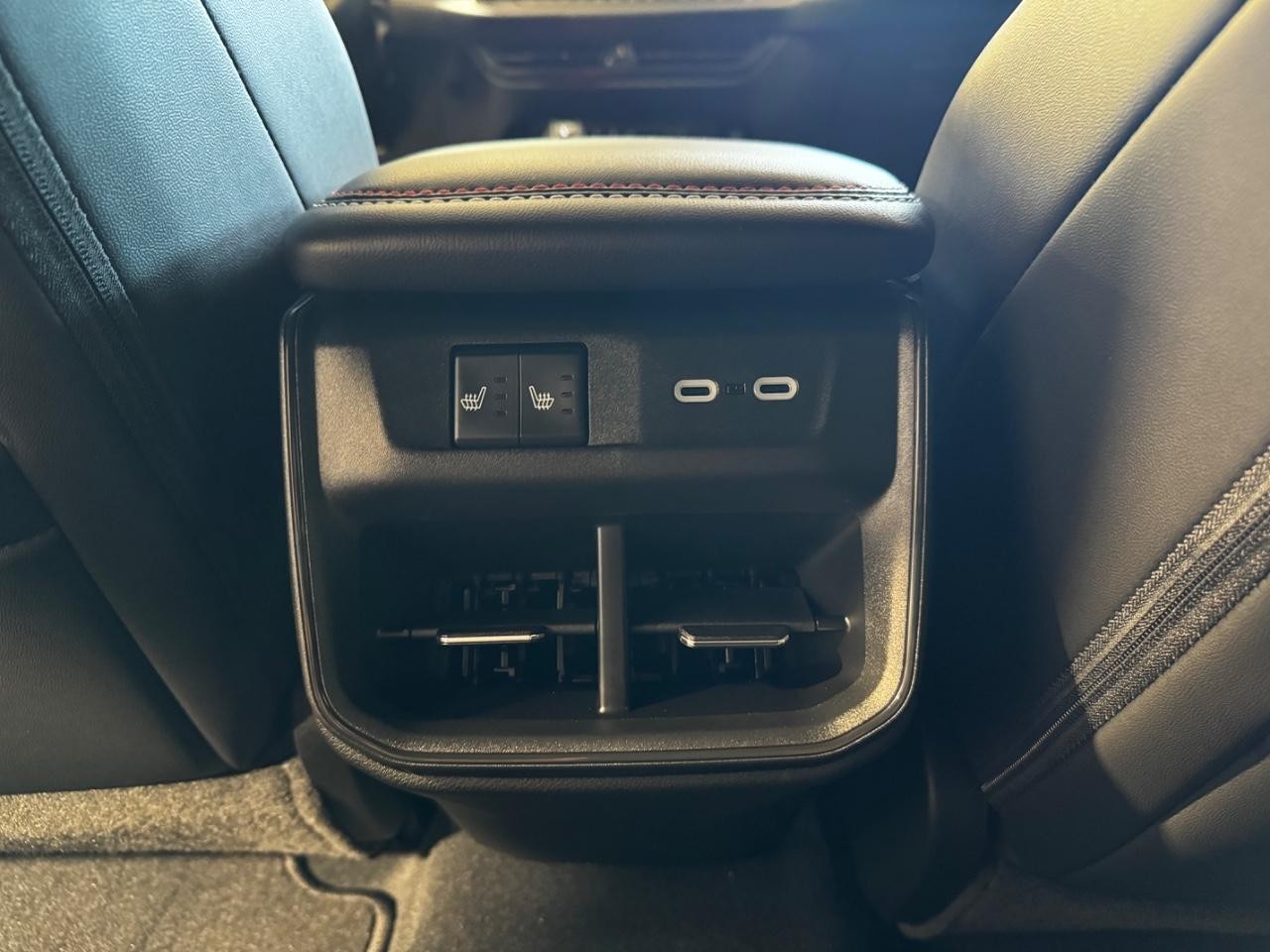 Dodge Charger Vehicle Full-screen Gallery Image 14