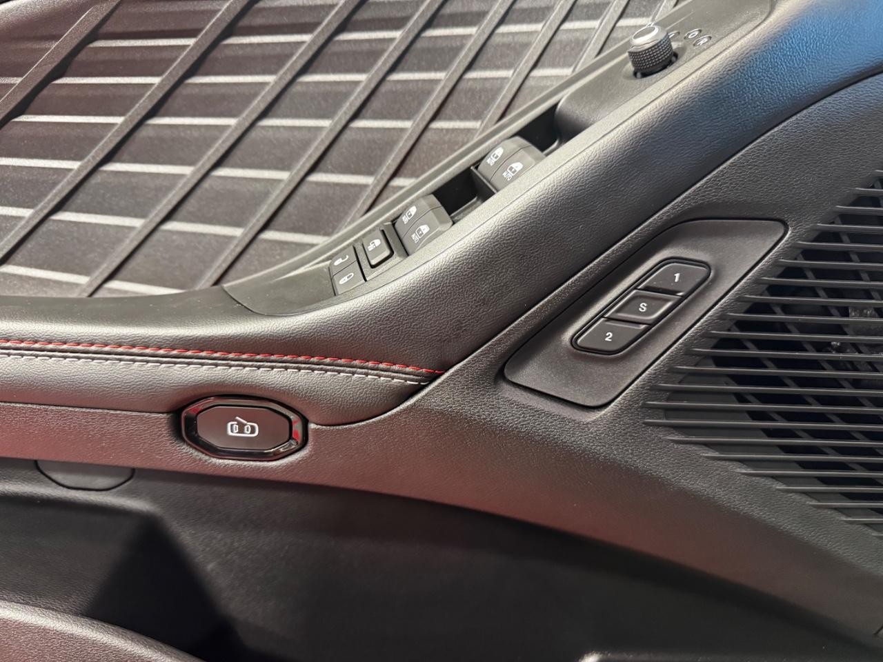 Dodge Charger Vehicle Full-screen Gallery Image 19