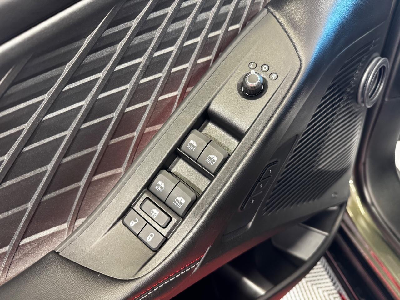 Dodge Charger Vehicle Full-screen Gallery Image 20